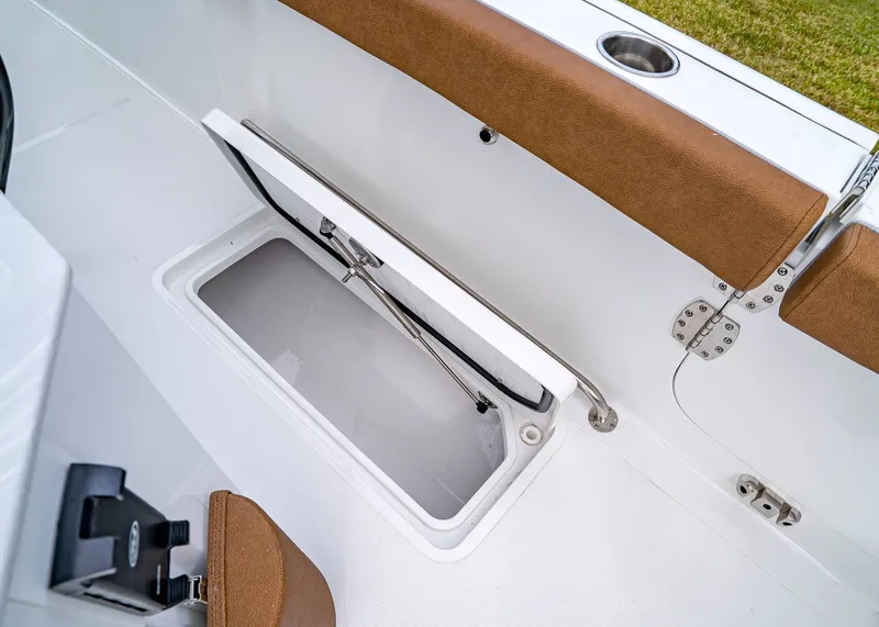 Slide: The Image of Sea Hunt Ultra 275 Coffin Box 2026 - 17