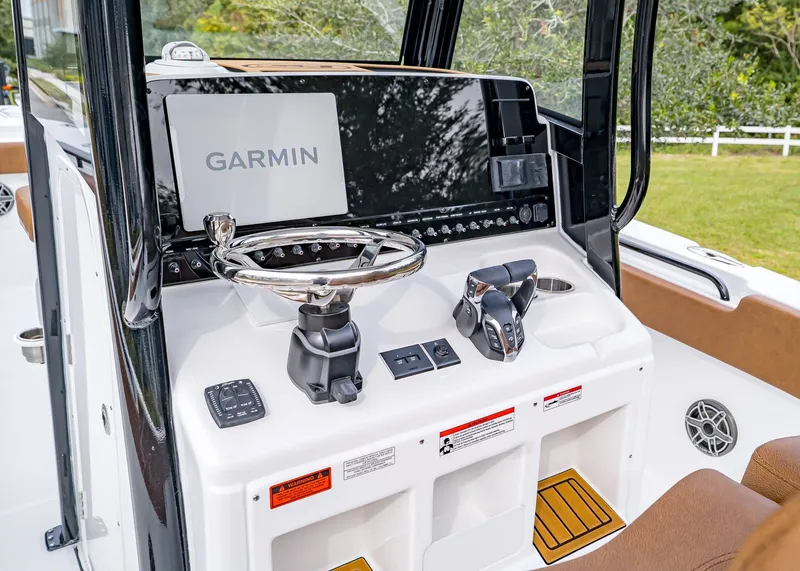 Slide: The Image of Sea Hunt Ultra 275 Coffin Box 2026 - 23