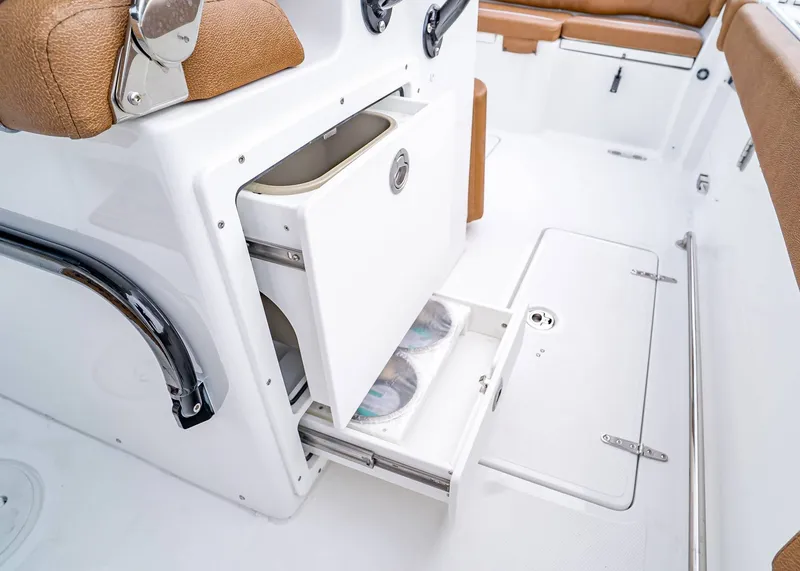 Slide: The Image of Sea Hunt Ultra 275 Coffin Box 2026 - 27