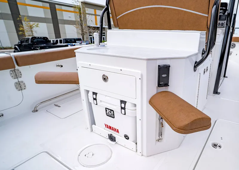 Slide: The Image of Sea Hunt Ultra 275 Coffin Box 2026 - 16