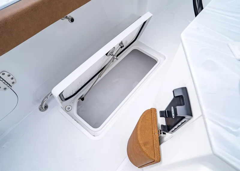 Slide: The Image of Sea Hunt Ultra 275 Coffin Box 2026 - 18