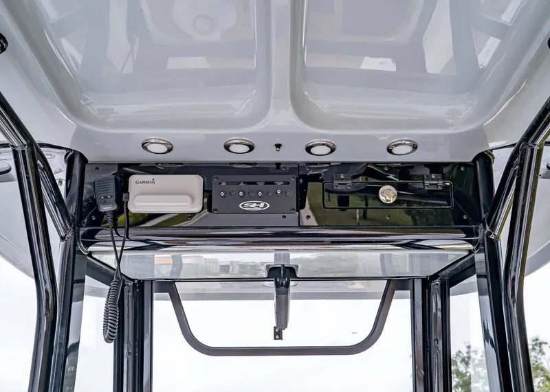 Slide: The Image of Sea Hunt Ultra 275 Coffin Box 2026 - 21