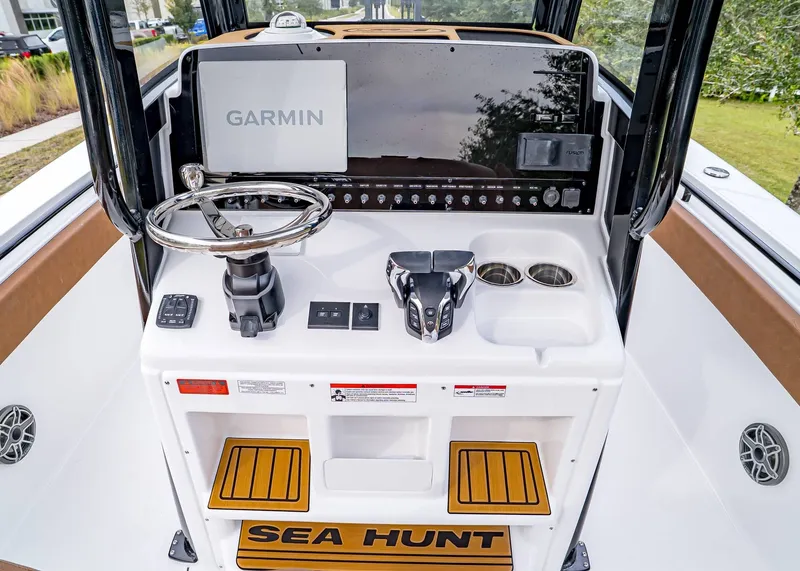 Slide: The Image of Sea Hunt Ultra 275 Coffin Box 2026 - 22