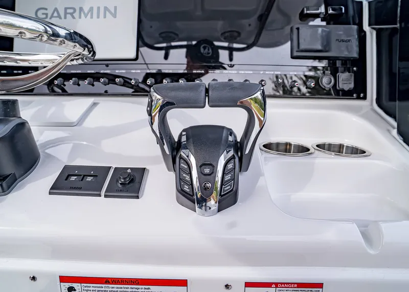 Slide: The Image of Sea Hunt Ultra 275 Coffin Box 2026 - 24