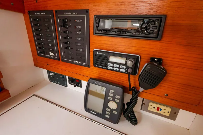 Slide: The Image of 1999 J Boats J/32 control panel with radio and navigation equipment. - 24