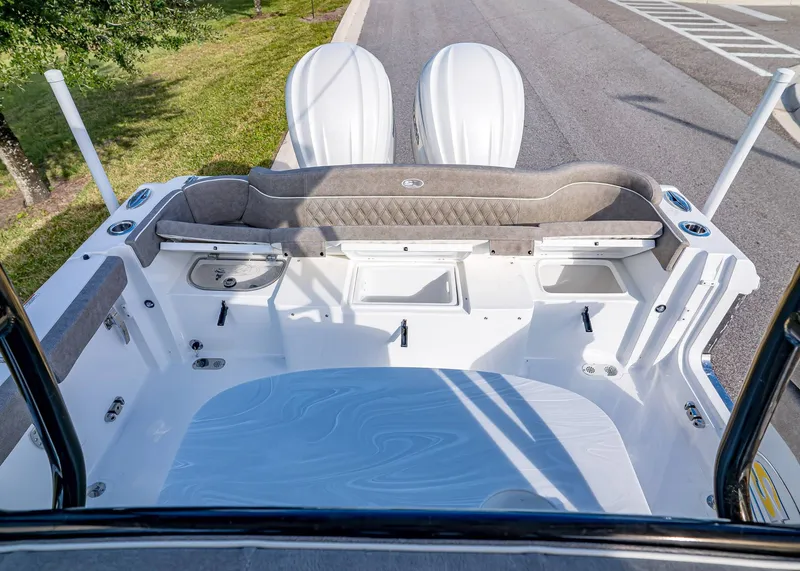 Slide: The Image of Sea Hunt Ultra 285 Coffin Box 2026 - 12