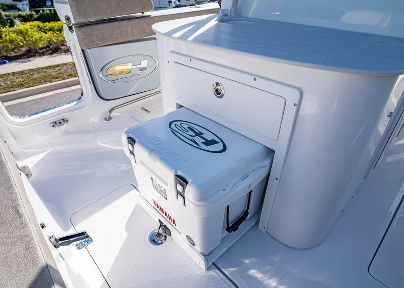 Slide: The Image of Sea Hunt Ultra 285 Coffin Box 2026 - 15