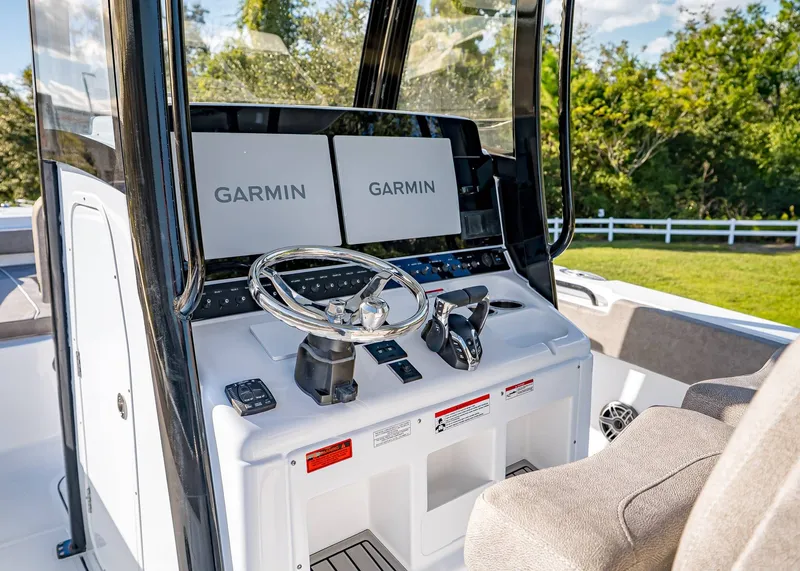 Slide: The Image of Sea Hunt Ultra 285 Coffin Box 2026 - 19