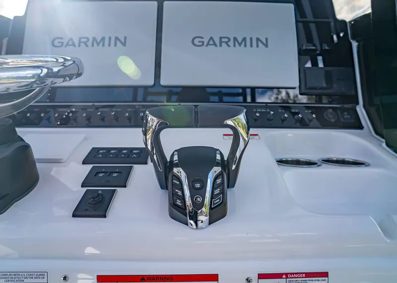 Slide: The Image of Sea Hunt Ultra 285 Coffin Box 2026 - 20