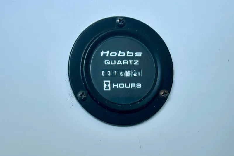 Slide: The Image of Hobbs quartz hour meter on 2007 Cobalt 323, displaying 316.1 hours. - 41