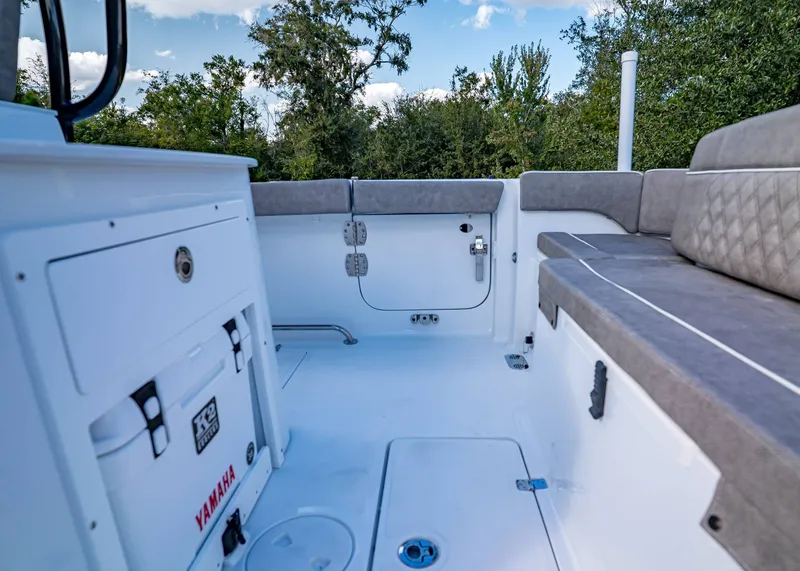 Slide: The Image of Sea Hunt Ultra 285 Coffin Box 2026 - 11