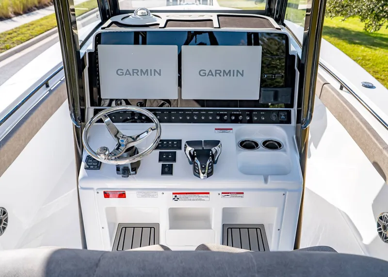 Slide: The Image of Sea Hunt Ultra 285 Coffin Box 2026 - 18