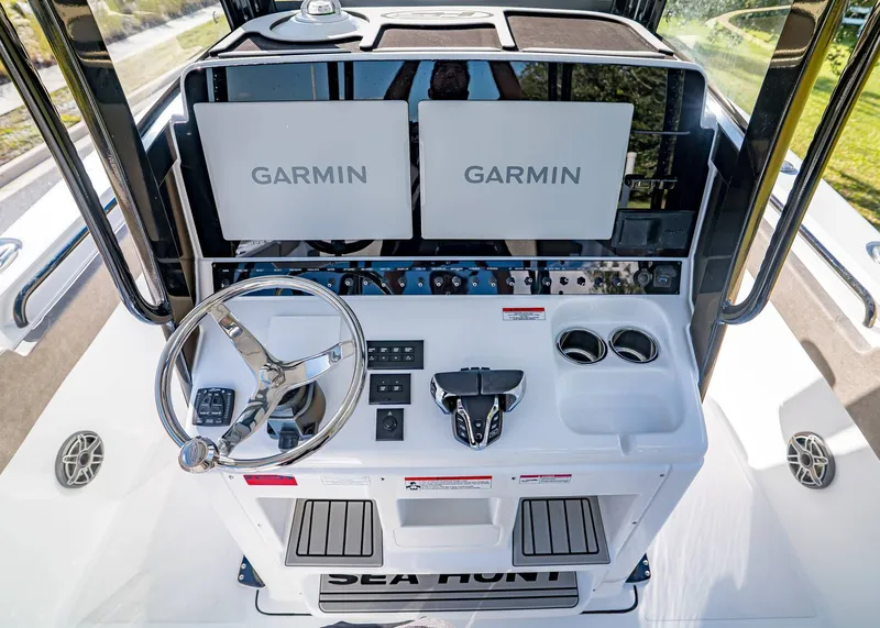 Slide: The Image of Sea Hunt Ultra 285 Coffin Box 2026 - 21