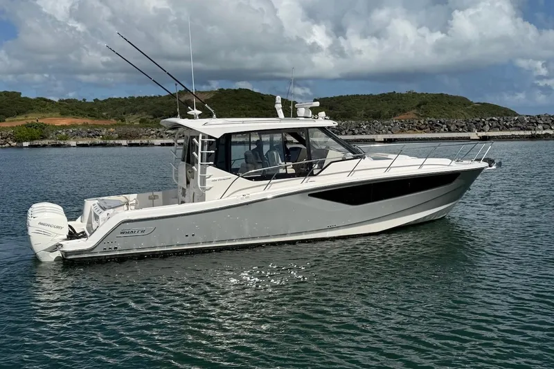 Slide: The Image of Boston Whaler 405 Conquest 2021 - 3