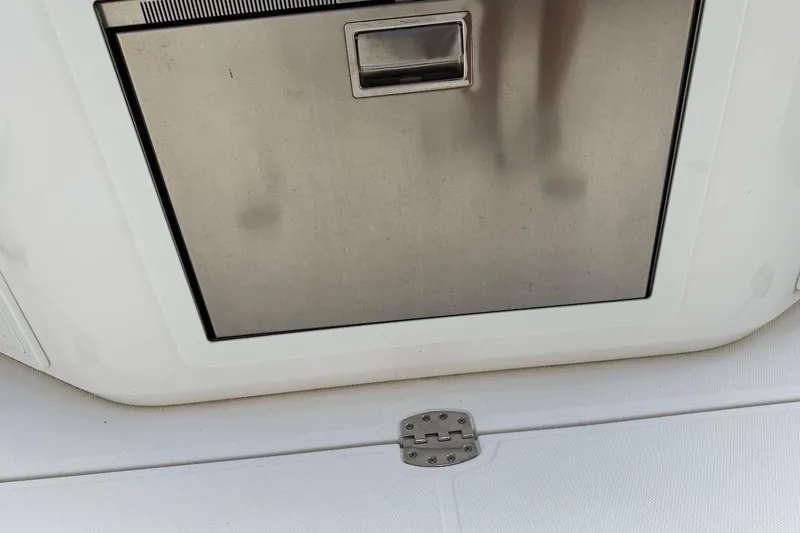 Slide: The Image of Boston Whaler 405 Conquest 2021 - 45