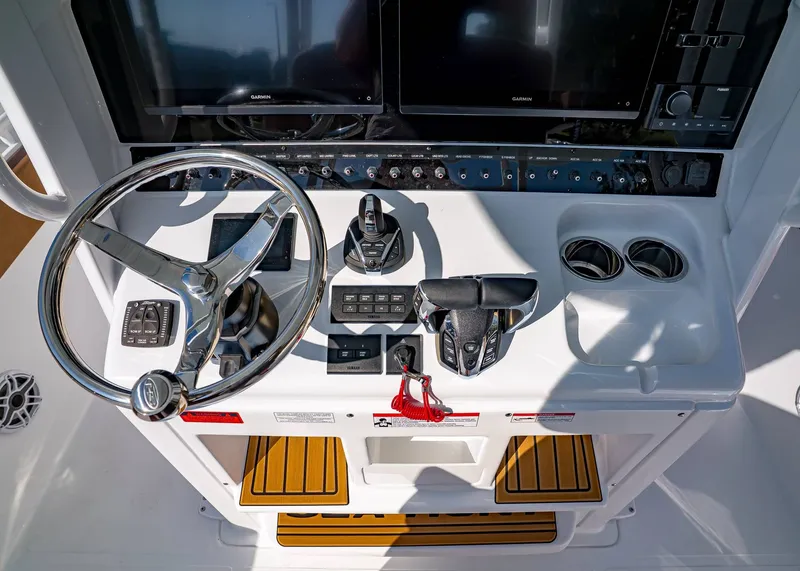 Slide: The Image of Sea Hunt Ultra 305 Coffin Box 2026 - 24