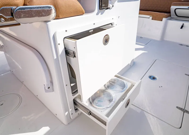 Slide: The Image of Sea Hunt Ultra 305 Coffin Box 2026 - 30