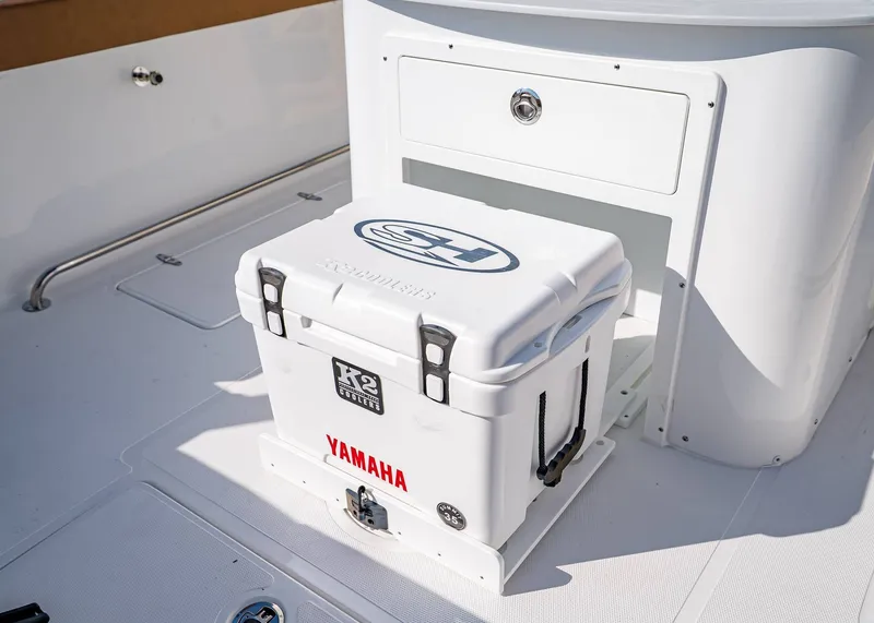 Slide: The Image of Sea Hunt Ultra 305 Coffin Box 2026 - 17