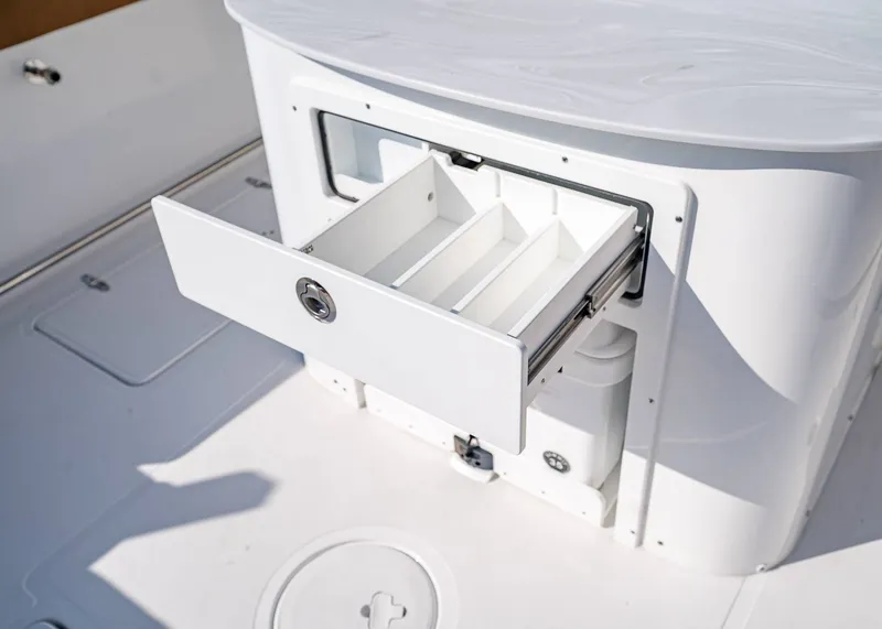 Slide: The Image of Sea Hunt Ultra 305 Coffin Box 2026 - 18