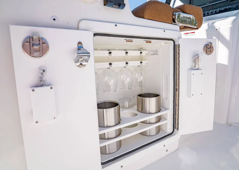 Slide: The Image of Sea Hunt Ultra 305 Coffin Box 2026 - 31