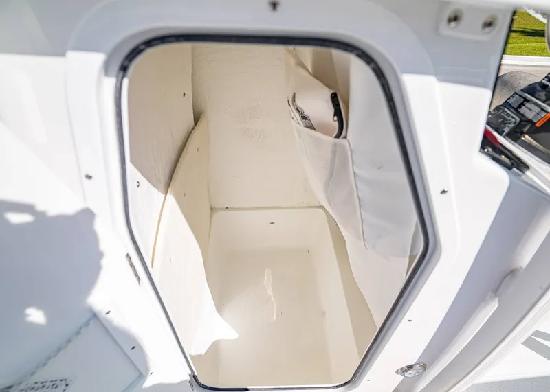 Slide: The Image of Sea Hunt Ultra 229 2026 - 18