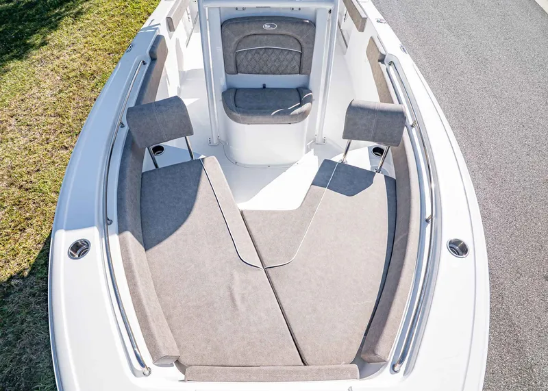 Slide: The Image of Sea Hunt Ultra 229 2026 - 19