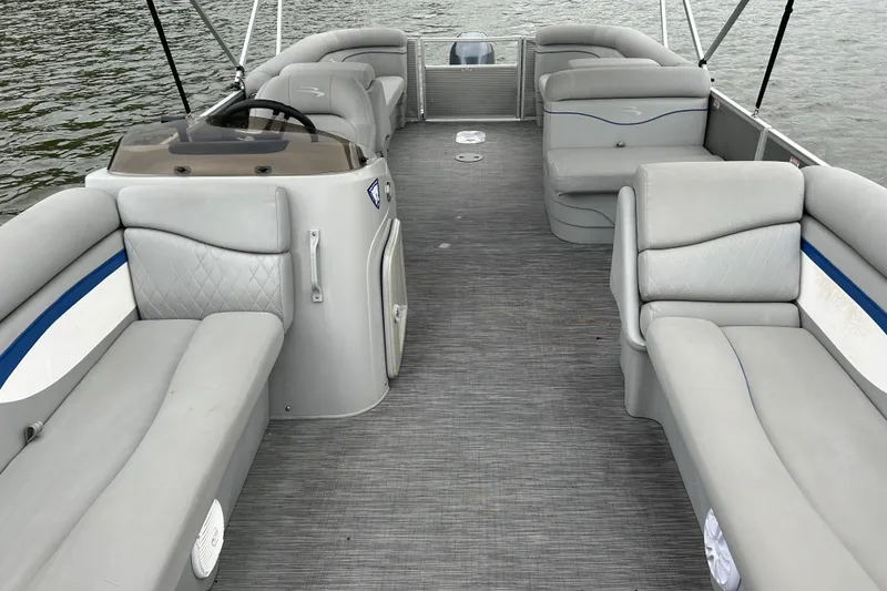 Slide: The Image of 2022 Bennington 22 SS pontoon boat interior with gray seating and blue accents. - 11