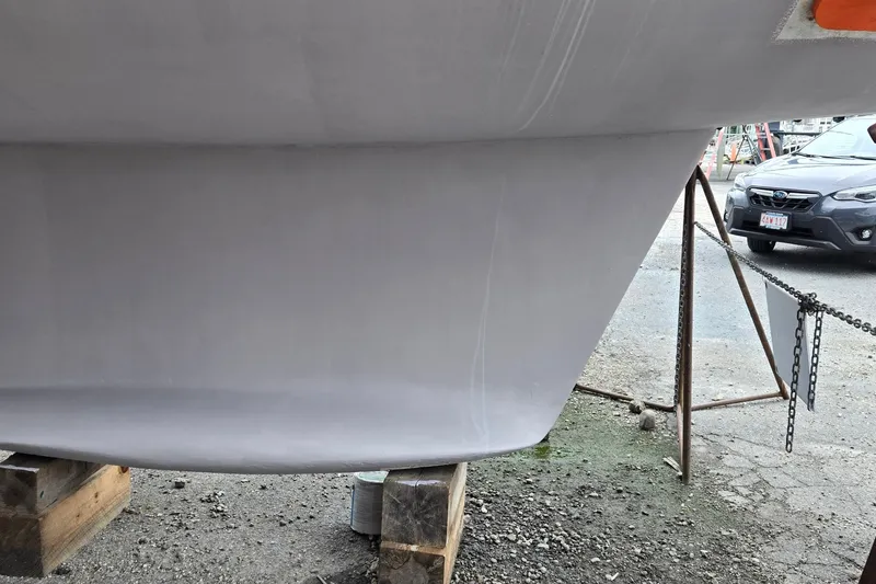 Slide: The Image of 1998 Jeanneau Sun Odyssey 42 CC sailboat hull on dry dock. - 9