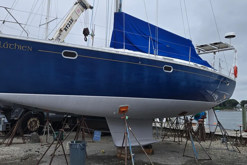Slide: The Image of Sailboat Jeanneau Sun Odyssey 42 CC 1998 on dry dock, blue hull, covered deck. - 6