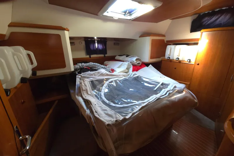 Slide: The Image of Interior of 1998 Jeanneau Sun Odyssey 42 with cozy cabin. - 32