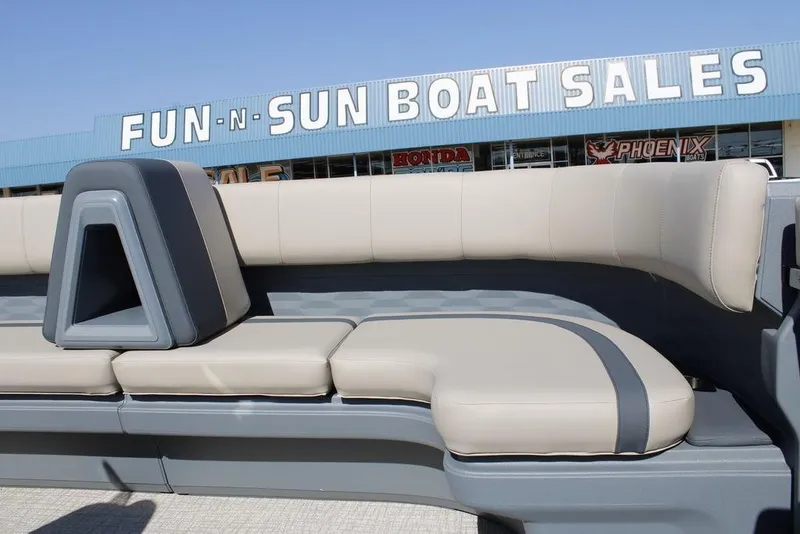 Slide: The Image of 2026 Avalon AURA QUAD LOUNGER at Fun-N-Sun Boat Sales showroom. - 23