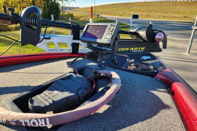 Slide: The Image of 2002 Triton Tr-20 ProDeck boat with Minn Kota trolling motor and fish finder. - 8