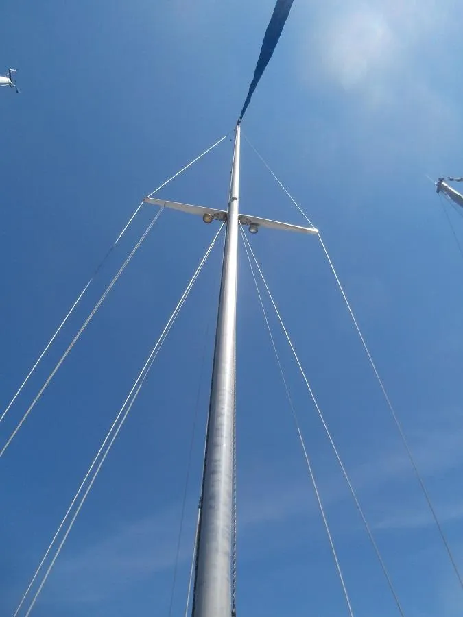 Slide: The Image of Mast of 1978 Catalina 30 sailboat against clear blue sky. - 4