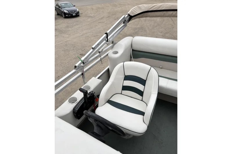 Slide: The Image of 2003 Smoker Craft Oasis boat interior with white and green seating. - 11