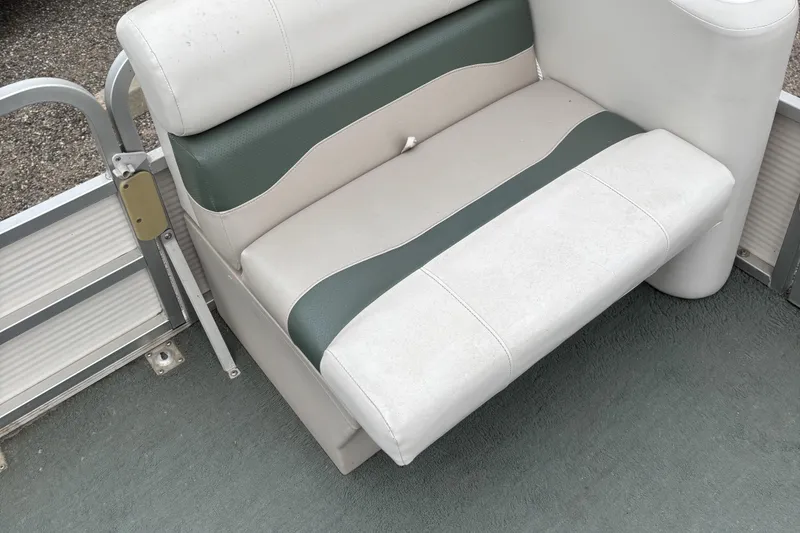 Slide: The Image of 2003 Smoker Craft Oasis boat seat with green and white upholstery. - 14