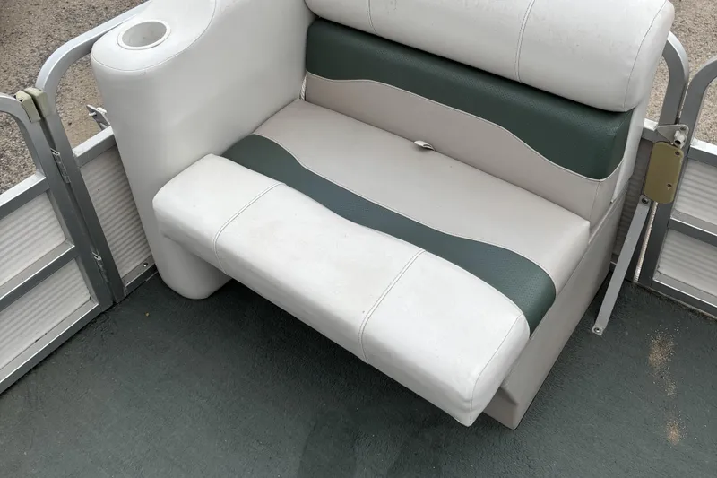 Slide: The Image of 2003 Smoker Craft Oasis boat seat with cup holder, featuring white and green upholstery. - 15