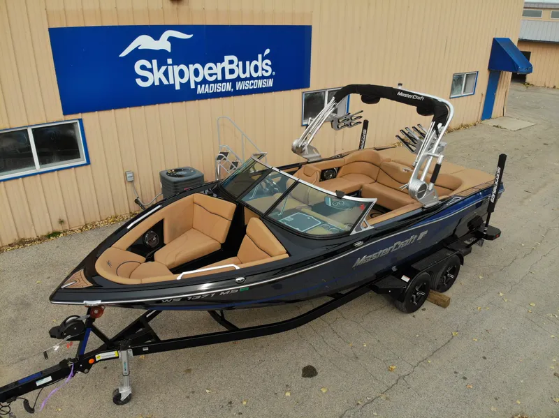 The Image of 2021 MasterCraft XT23 boat at SkipperBud's, Madison, Wisconsin. - 0