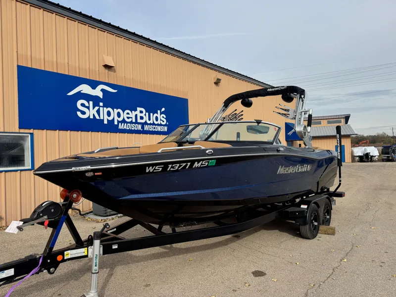 Slide: The Image of 2021 MasterCraft XT23 boat at SkipperBud's, Madison, Wisconsin. - 28