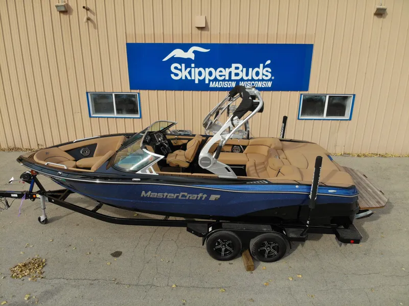 Slide: The Image of 2021 MasterCraft XT23 boat at SkipperBuds, Madison, Wisconsin. - 32