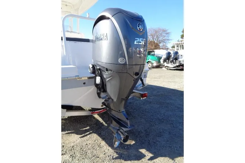 Slide: The Image of 2026 Robalo R222 Center Console with Yamaha 250 outboard motor. - 20