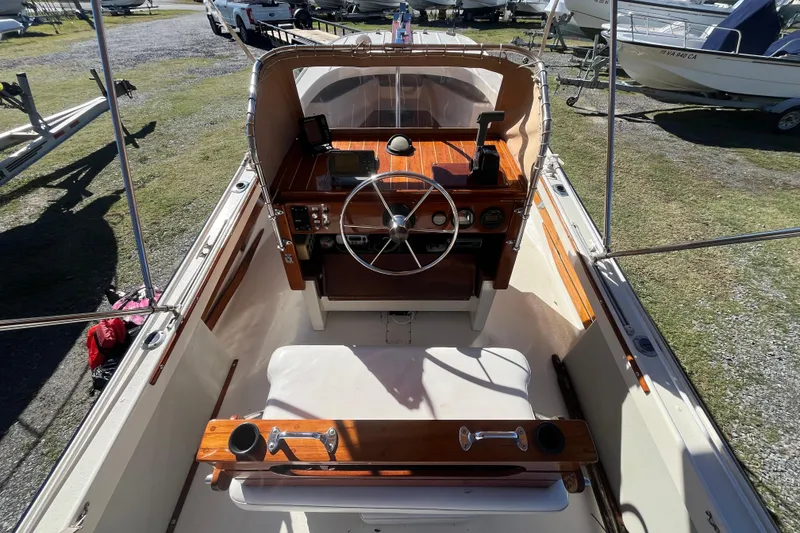 Slide: The Image of 1971 Boston Whaler 21 Outrage boat interior with steering wheel and dashboard controls. - 11