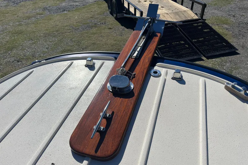 Slide: The Image of 1971 Boston Whaler 21 Outrage boat deck with wooden accents and hardware. - 6