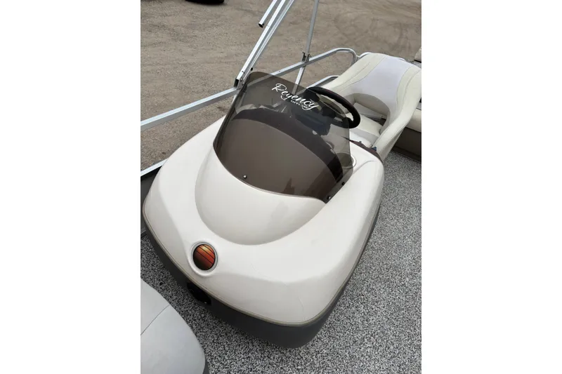 Slide: The Image of 2004 Sun Tracker Party Barge 25 I/O Regency Edition helm with windshield and seating. - 17