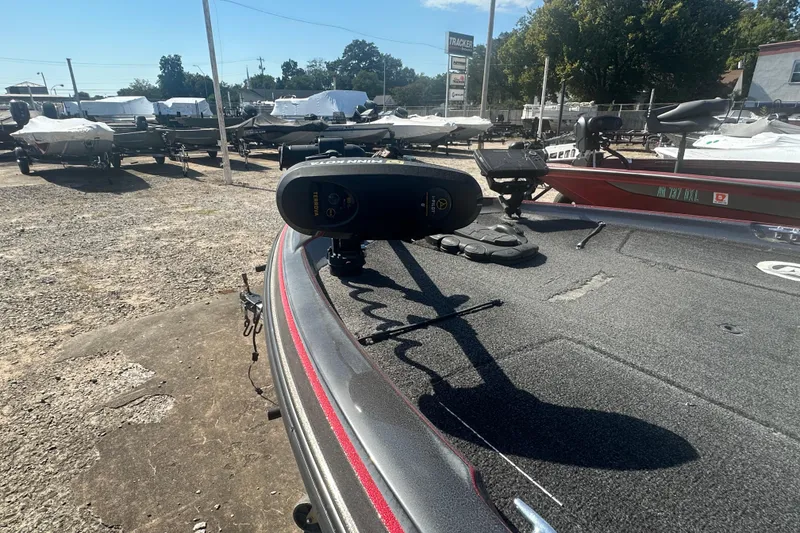 Slide: The Image of 2006 Nitro 482 DC boat with trolling motor in a dealership lot. - 11