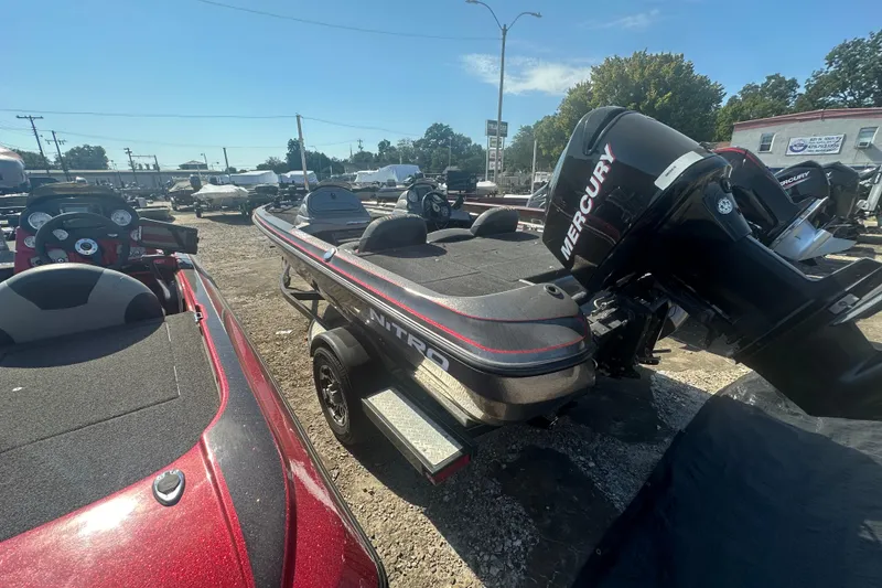 Slide: The Image of 2006 Nitro 482 DC boat with Mercury engine in outdoor lot. - 6