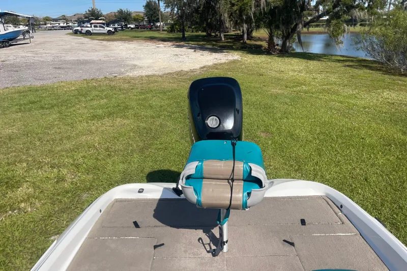 Slide: The Image of 2006 Nitro 640 LX boat seat on grassy area near a lake. - 10