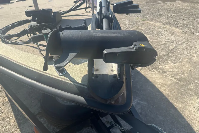 Slide: The Image of 1998 Charger 186 VF boat with mounted trolling motor on trailer. - 5