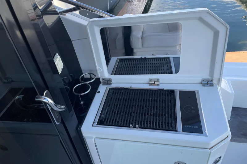 Slide: The Image of Outdoor grill on 2013 Sea Ray 510 Sundancer yacht, featuring Kenyon cooking surface. - 17