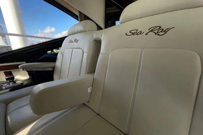 Slide: The Image of Luxurious interior seating of 2013 Sea Ray 510 Sundancer yacht. - 50