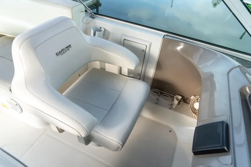 Slide: The Image of Captain's chair on 2000 Carver 450 Voyager Pilothouse yacht, featuring white upholstery. - 24